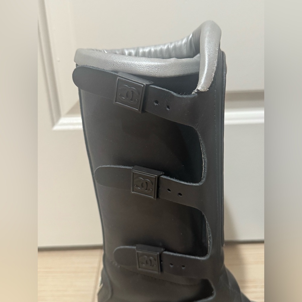 Rare Chanel Vintage Leather Biker Boots From the 2003 collection Archival - Picture 4 of 13